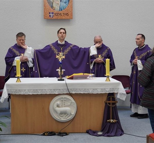 Biskup Kovač u sjedištu HBK-a predvodio misu za mir